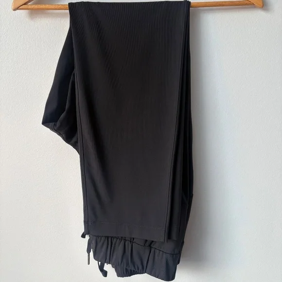 Lululemon black on the fly pant-size 6 - Picture 5 of 6